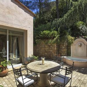 A VENDRE CANNES LE CANNET  VILLA SPACIEUSE DOMAINE PRIVE