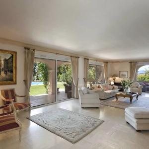 A VENDRE CANNES LE CANNET  VILLA SPACIEUSE DOMAINE PRIVE