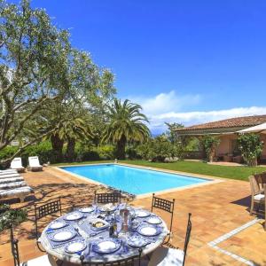 A VENDRE CANNES LE CANNET  VILLA SPACIEUSE DOMAINE PRIVE