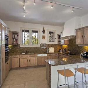 A VENDRE CANNES LE CANNET  VILLA SPACIEUSE DOMAINE PRIVE