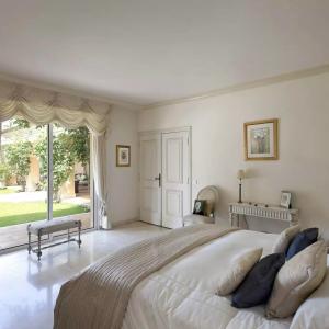 A VENDRE CANNES LE CANNET  VILLA SPACIEUSE DOMAINE PRIVE