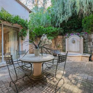 A VENDRE CANNES LE CANNET  VILLA SPACIEUSE DOMAINE PRIVE