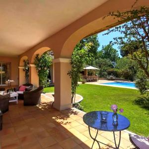 A VENDRE CANNES LE CANNET  VILLA SPACIEUSE DOMAINE PRIVE