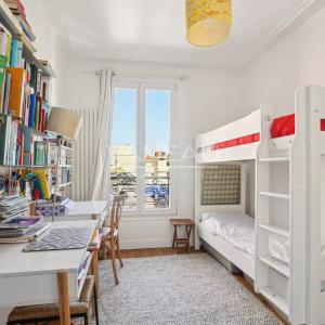 Exclusivité - Paris VIe - Luxembourg/Vavin - Trois pièces traver