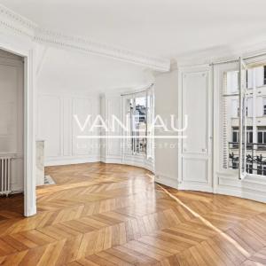 Exclusivité - PARIS VIIe - Bon Marché - Vaneau