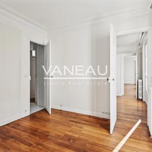 Exclusivité - PARIS VIIe - Bon Marché - Vaneau