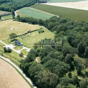Domaine de 20 hectares - 1.30h de paris - perche sud