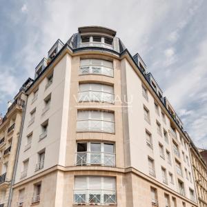 PARIS XVe - Square Necker appartement au calme