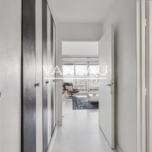 Studio lumineux de 30 m² en étage élevé - Bon état - Vue dégagée