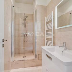 PARIS XVIème - Auteuil - Quai de Seine -Appartement rénové