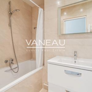 PARIS XVIème - Beaugrenelle-Auteuil - Appartement rénové -