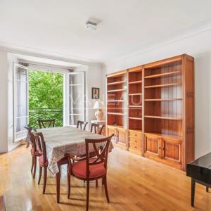 PARIS XVIème - Auteuil - Quai de Seine -Appartement rénové