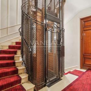 PARIS XVIème - Auteuil - Quai de Seine -Appartement rénové