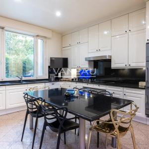 Paris XVIe - OCDE - Superbe duplex familial et de réception avec