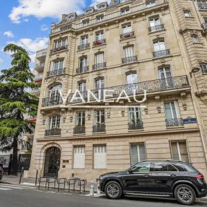 Paris XVIe - exclusivité studette en dernier étage avec ascenseu