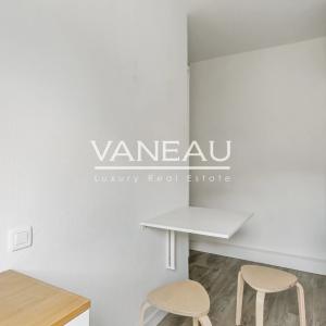 Paris XVIe - exclusivité studette en dernier étage avec ascenseu