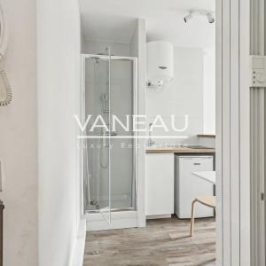 Paris XVIe - exclusivité studette en dernier étage avec ascenseu
