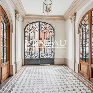 Paris XVIe - exclusivité studette en dernier étage avec ascenseu