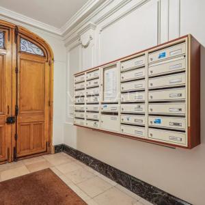 Exclusivité - Paris 15ème 2/3 pièces lumineux en très bon état