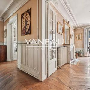 Neuilly - Mairie - Appartement 4 pièces - Charme de l'ancien