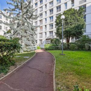 Paris XVe - Lecourbe - Studio lumineux au calme sur cour - profe