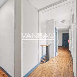 Paris XVe - Montparnasse - Appartement trois pièces en dernier é