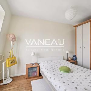 Paris XVe - Montparnasse - Appartement trois pièces en dernier é