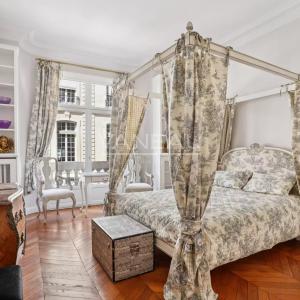 Paris XVIe - A deux pas de la place Victor Hugo.