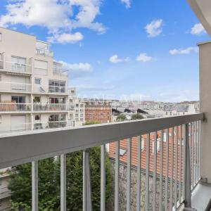 Paris XVIIIe - Studio sur jardin avec cave et possibilité  parki