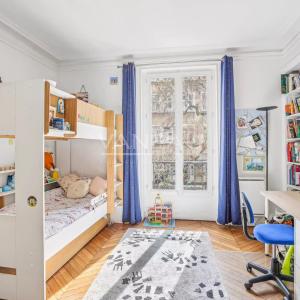 Paris Xème - Bel appartement familial de quatre pièces en parfai