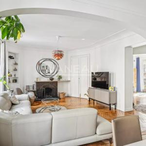 Paris Xème - Bel appartement familial de quatre pièces en parfai