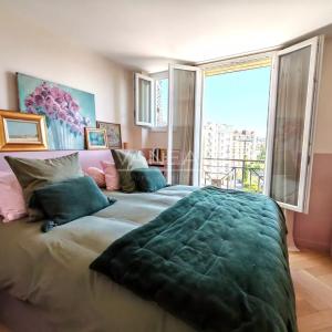 Boulogne Nord - luxueux trois pièces au dernier étage, balcons, 