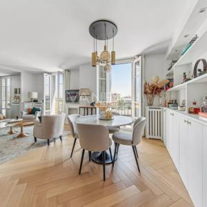 Boulogne Nord - luxueux trois pièces au dernier étage, balcons, 