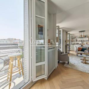 Boulogne Nord - luxueux trois pièces au dernier étage, balcons, 