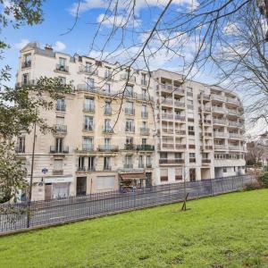 Dernier étage deux pièces vue toits 29.06 M²