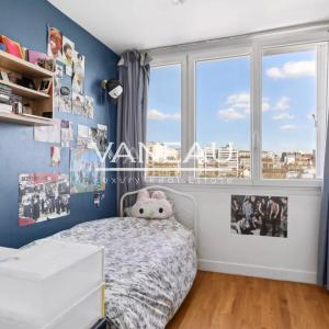 Appartement familial en dernier étage avec quatre chambres