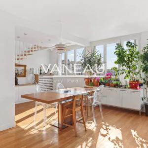 Appartement familial en dernier étage avec quatre chambres