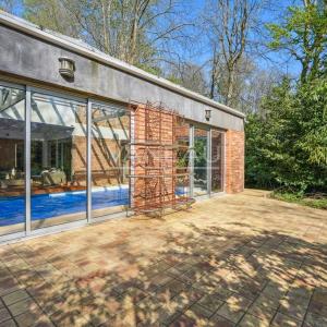 Maison d'architecte sur terrain arboré