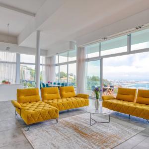 CANNES SUPER CANNES  VILLA CONTENPORAINE A VENDRE VUE MER PANORA