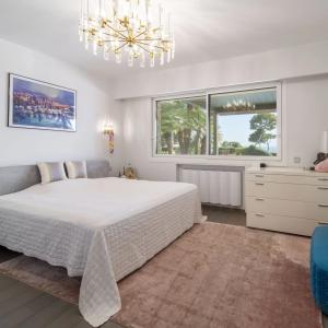 Antibes, Villa Contemporaine avec vue mer panoramique à vendre