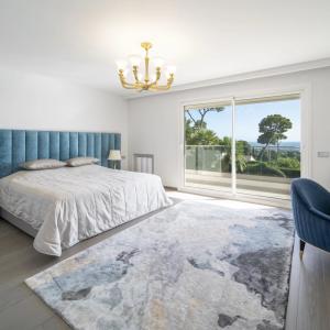Antibes, Villa Contemporaine avec vue mer panoramique à vendre