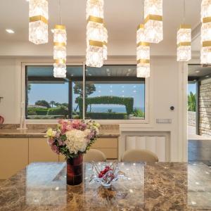 Antibes, Villa Contemporaine avec vue mer panoramique à vendre