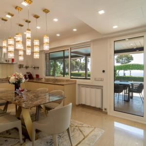 Antibes, Villa Contemporaine avec vue mer panoramique à vendre