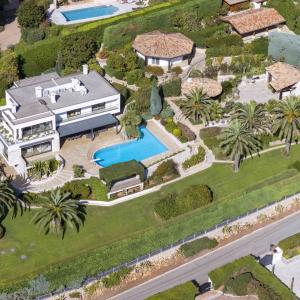 Antibes, Villa Contemporaine avec vue mer panoramique à vendre