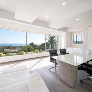 Antibes, Villa Contemporaine avec vue mer panoramique à vendre