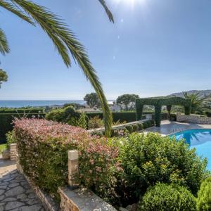 Antibes, Villa Contemporaine avec vue mer panoramique à vendre