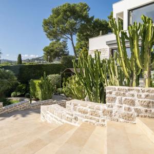 Antibes, Villa Contemporaine avec vue mer panoramique à vendre