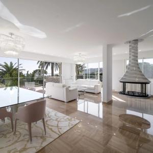 Antibes, Villa Contemporaine avec vue mer panoramique à vendre