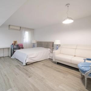 Antibes, Villa Contemporaine avec vue mer panoramique à vendre