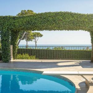 Antibes, Villa Contemporaine avec vue mer panoramique à vendre